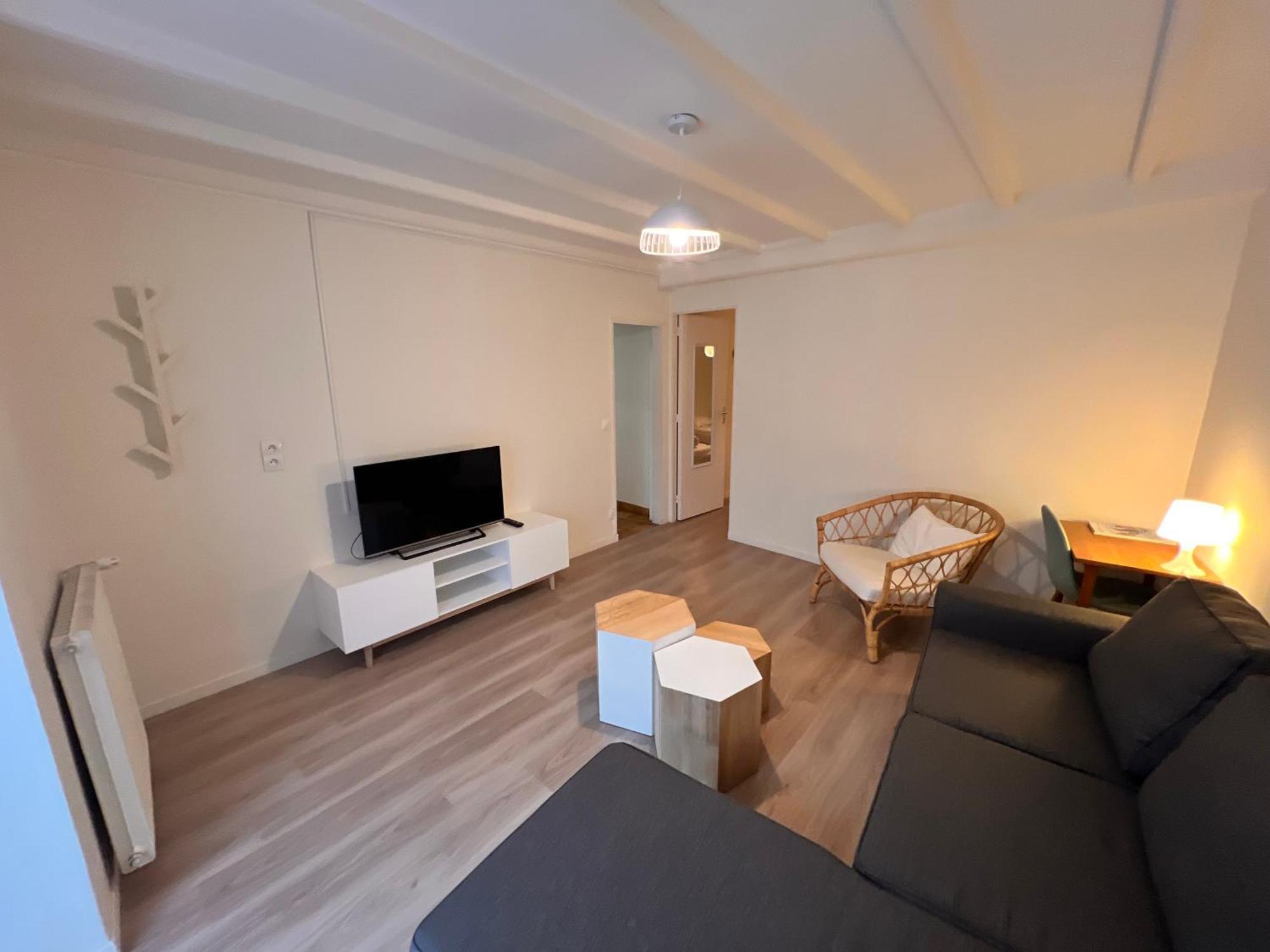 Appartement Rdc 9 Personnes, 2 Chambres, Wifi, Proche Du Centre Ла Бурбул Екстериор снимка