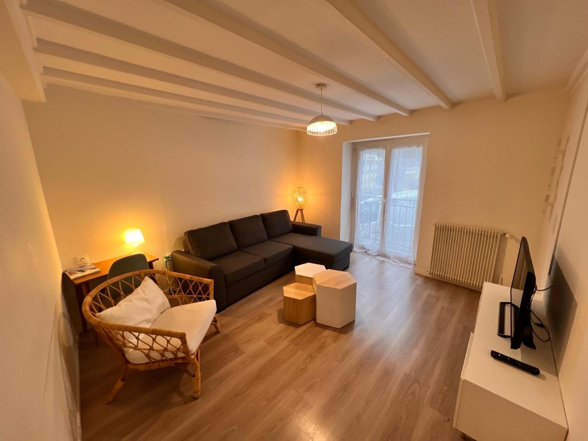 Appartement Rdc 9 Personnes, 2 Chambres, Wifi, Proche Du Centre Ла Бурбул Екстериор снимка